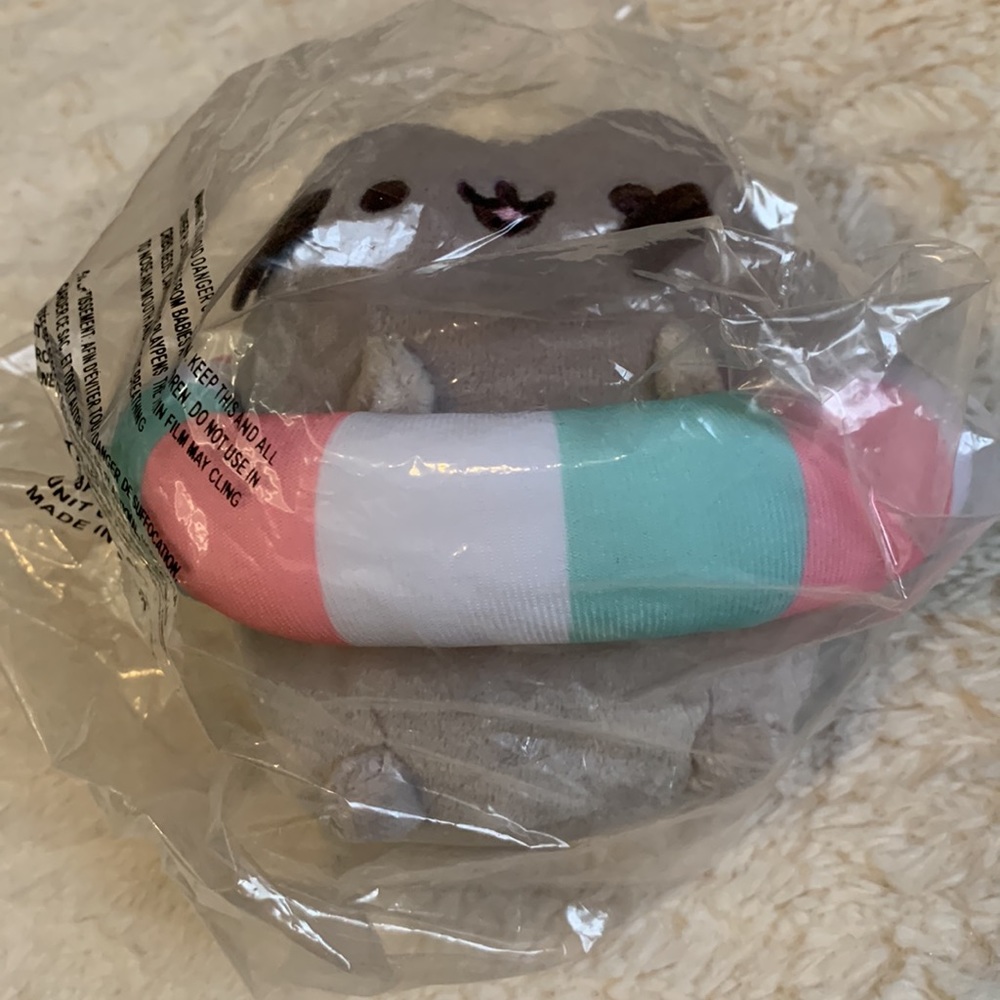 New Exclusive Pusheen Box Plush Summer Pusheen in a pool float - Picture 4 of 6